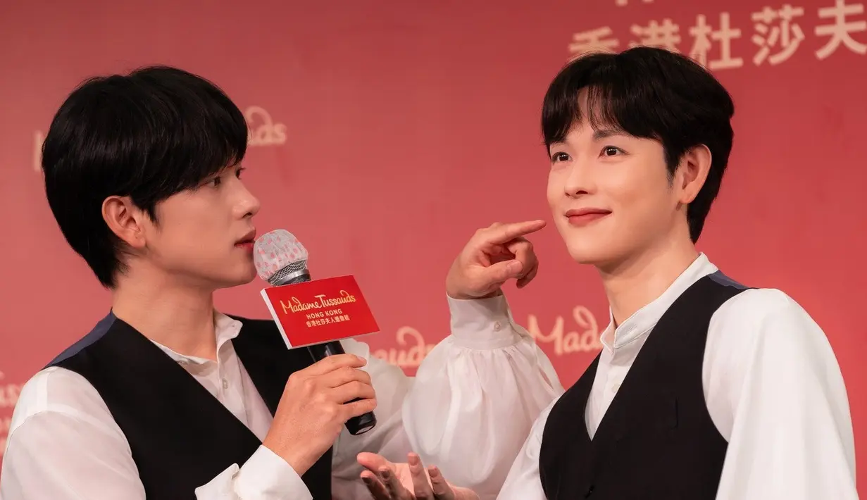 <p>Im Siwan hadir mengenakan busana yang sama dengan yang dikenakan pada patung lilinnya. (foto: Instagram/ madametussaudshongkong)</p>