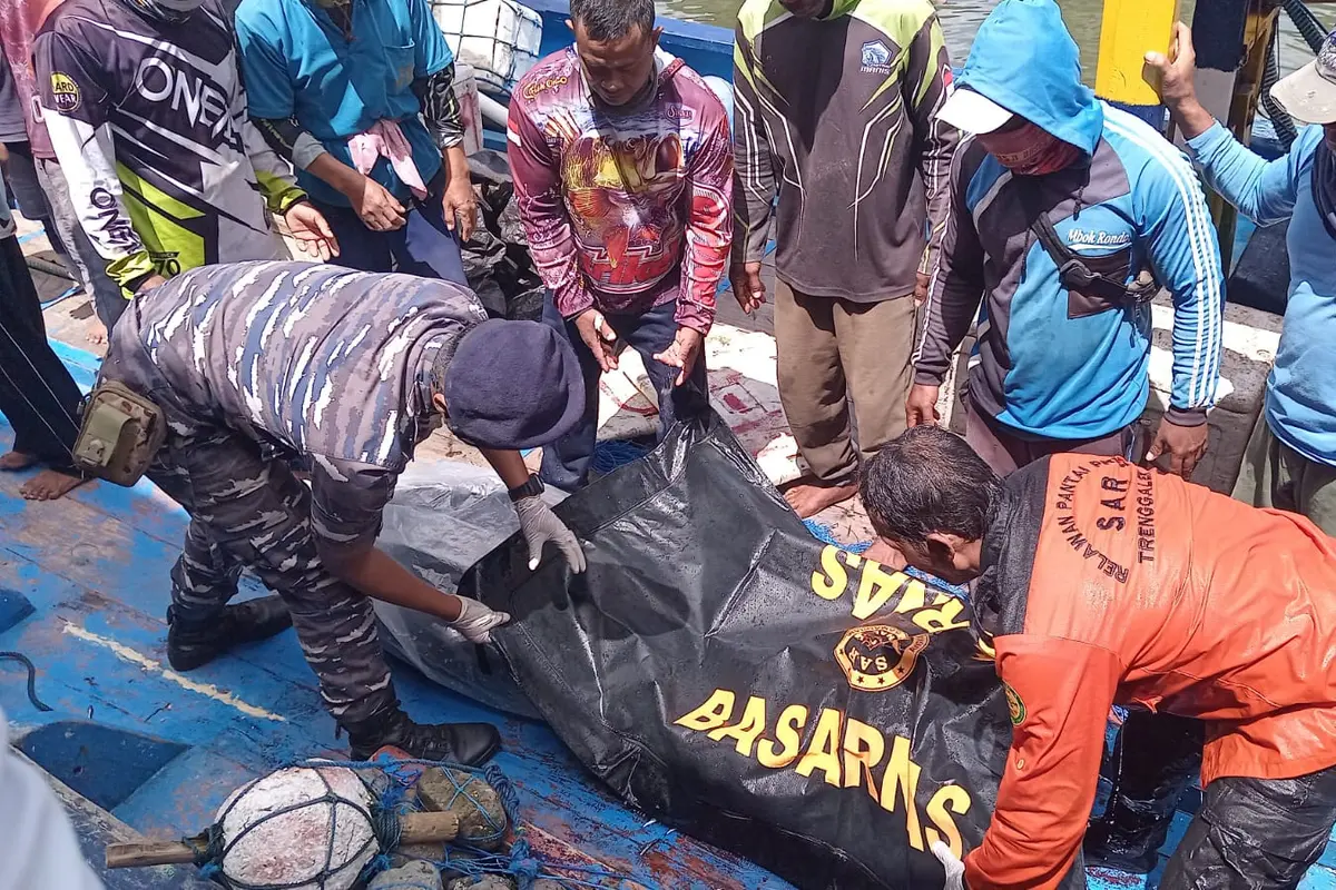 Nelayan yang hilang di Pantai Gladak Tulungagung ditemukan meninggal. (Istimewa)