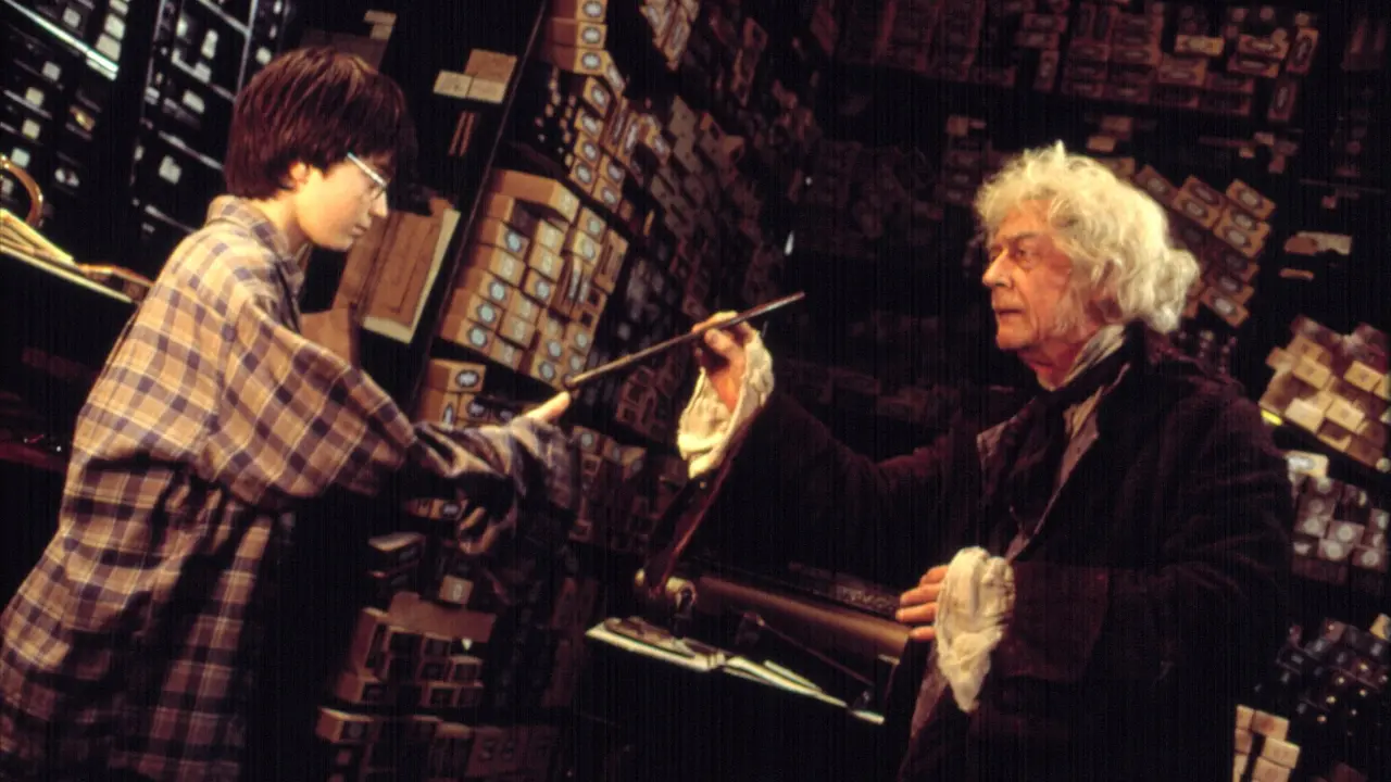 [Bintang] John Hurt