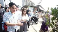 Wapres terpilih 2024-2029 Gibran Rakabuming Raka blusukan di Cipondoh, Tangerang, Banten, Selasa (30/7/2024). (Liputan6.com/Pramita Tristiawati)