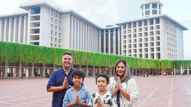 Gaya Sederhana dan Elegan Sissy Prescillia di Usia 40, Rayakan Ulang Tahun di Masjid Istiqlal