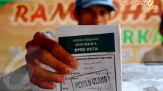 Minggu 13 April 2014, KPU Kota Depok Jawa Barat menggelar pemilu legislatif ulang. (Liputan6.com/Miftahul Hayat)