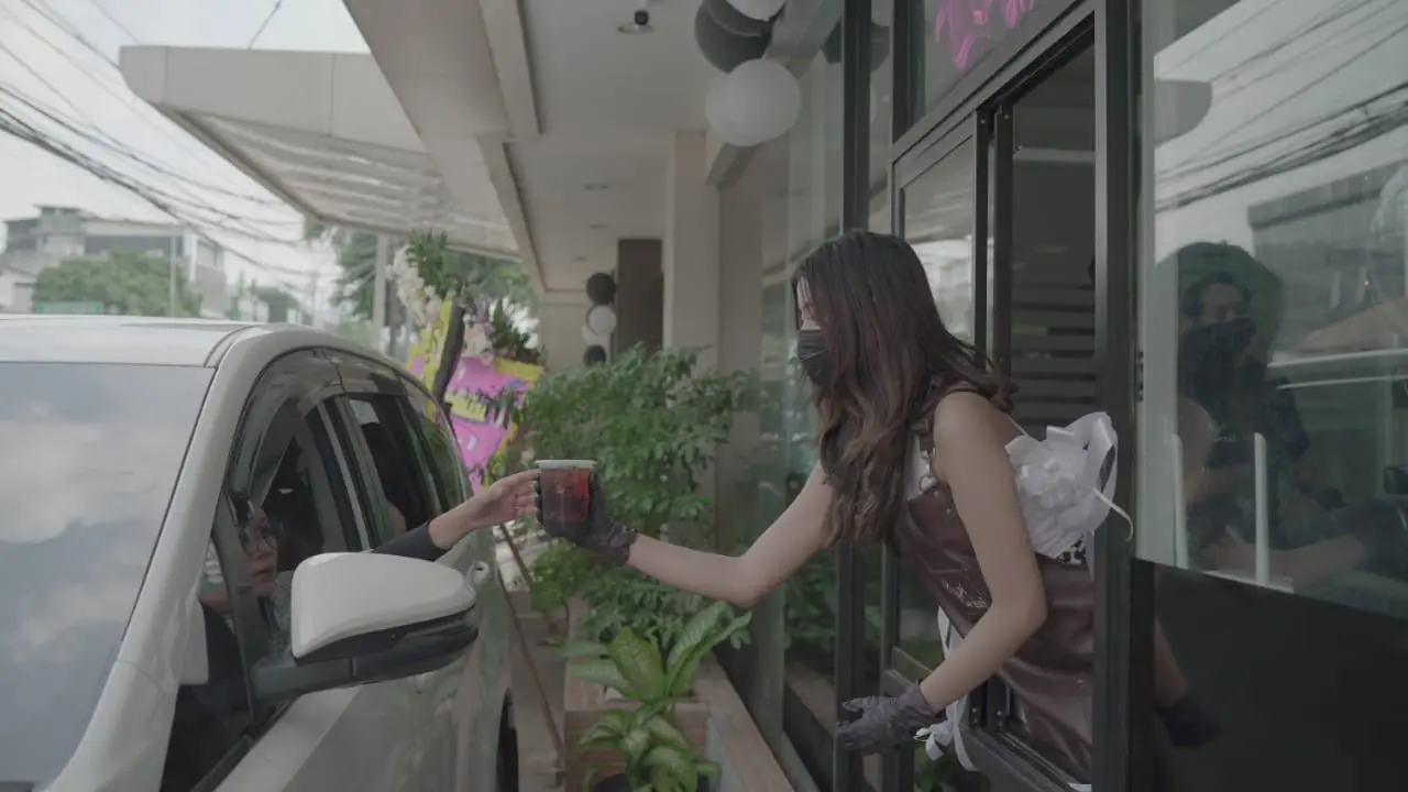 Kedai kopi drive thru