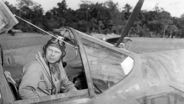 Dick Bong dikenal karena jasanya yang mampu menembak jatuh pesawat musuh. Ia mendaftar sebagai anggota militer beberapa bulan sebelum Jepang menyerang Pearl Harbor (Wikipedia/Public Domain)