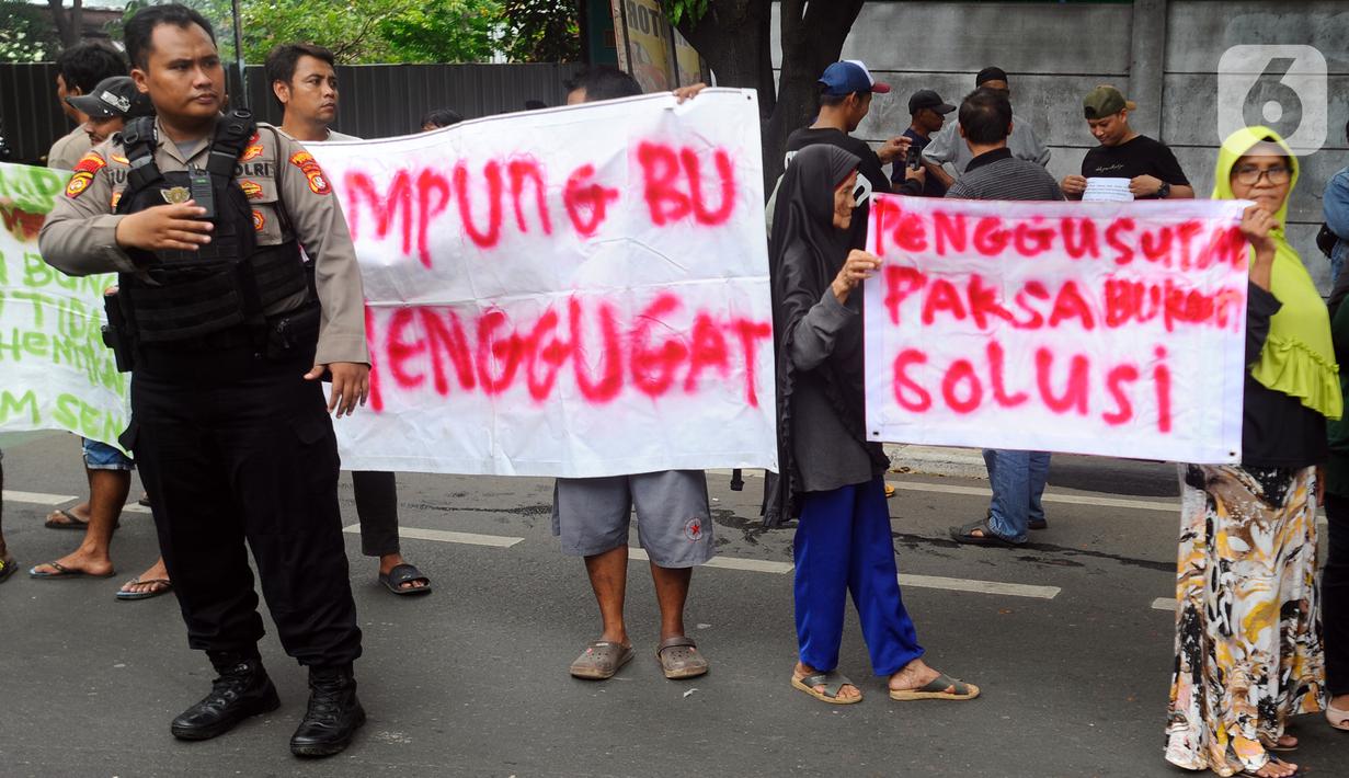 LBH Jakarta meminta Menteri Agama, Kapolri, dan Panglima TNI, menghentikan seluruh tindakan penggusuran paksa lahan warga penggarap lahan eks RRI, Depok, tersebut. (merdeka.com/Arie Basuki)