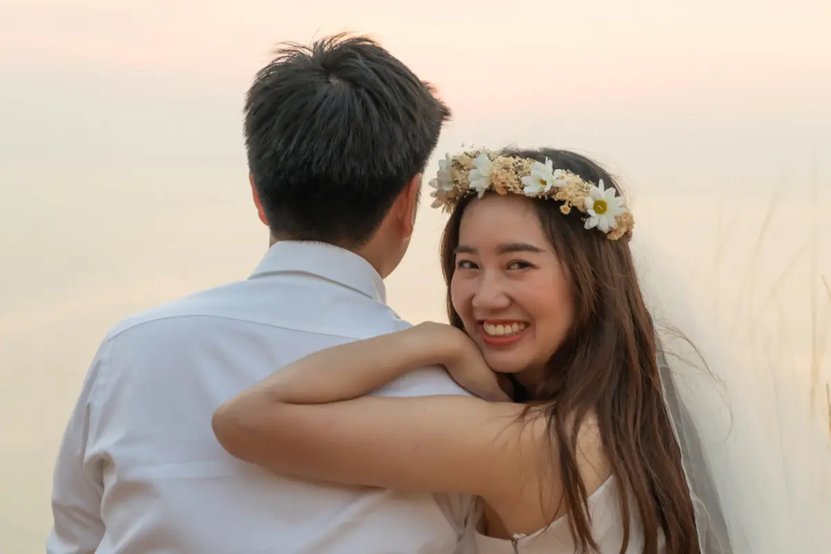 couple romantis bahagia