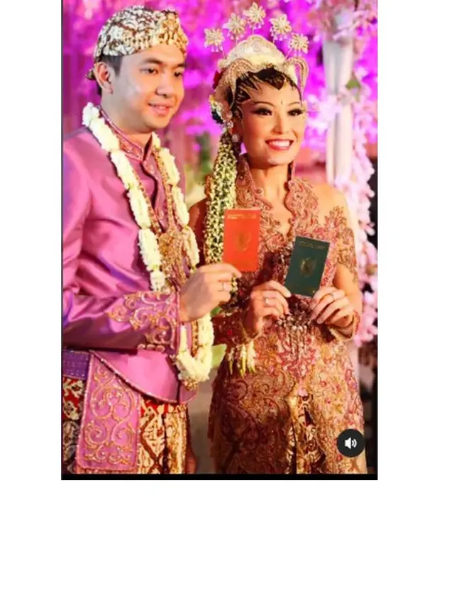 7 Potret Mesra Ayu Dewi dan Regi Datau, Selalu Tampil Harmonis
