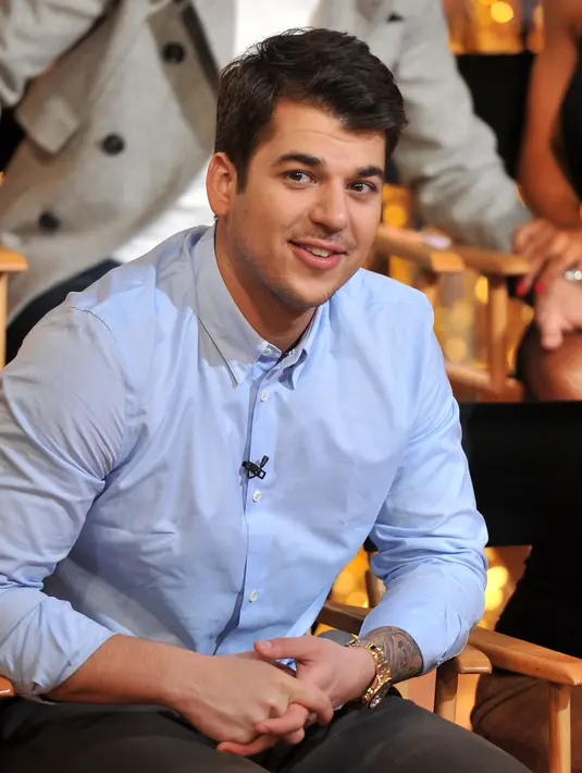 Rob dan Blac bertunangan setelah hanya beberapa bulan berpacaran. Ia melamarnya dengan cincin berlian 7 karat. (AFP/Bintang.com)