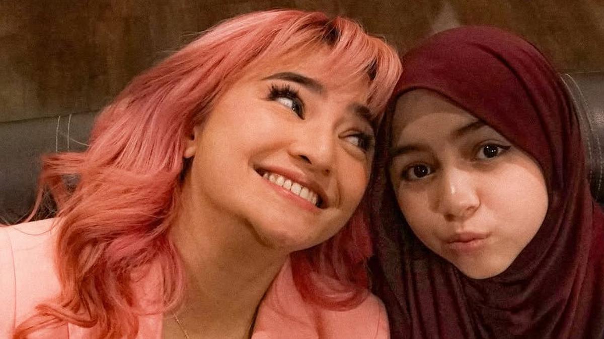 Tampilan Sienna saat Rayakan Ulang Tahun Sang Ibunda, Marshanda ke-36 yang Kini Keduanya Telah Tinggal Bersama