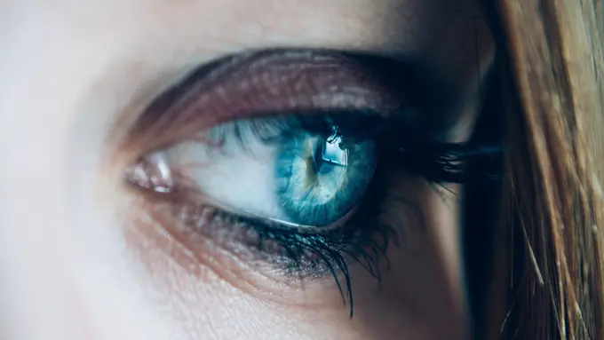 [Bintang] Pasang Extension Bulu Mata, Mata Perempuan Ini Malah Bengkak