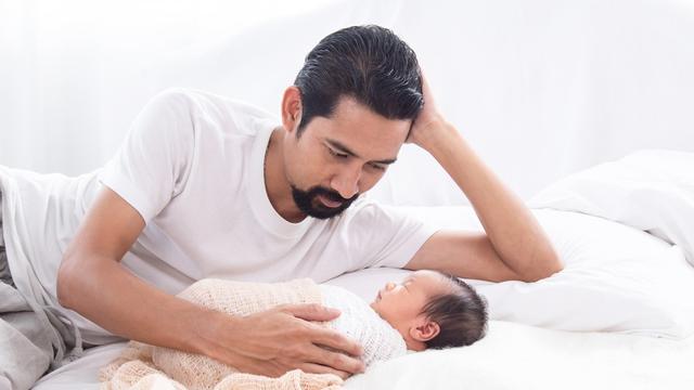 Bukan Hanya dengan Bunda, Ayah Juga Bisa Membangun Bonding dengan Si Kecil Lho!