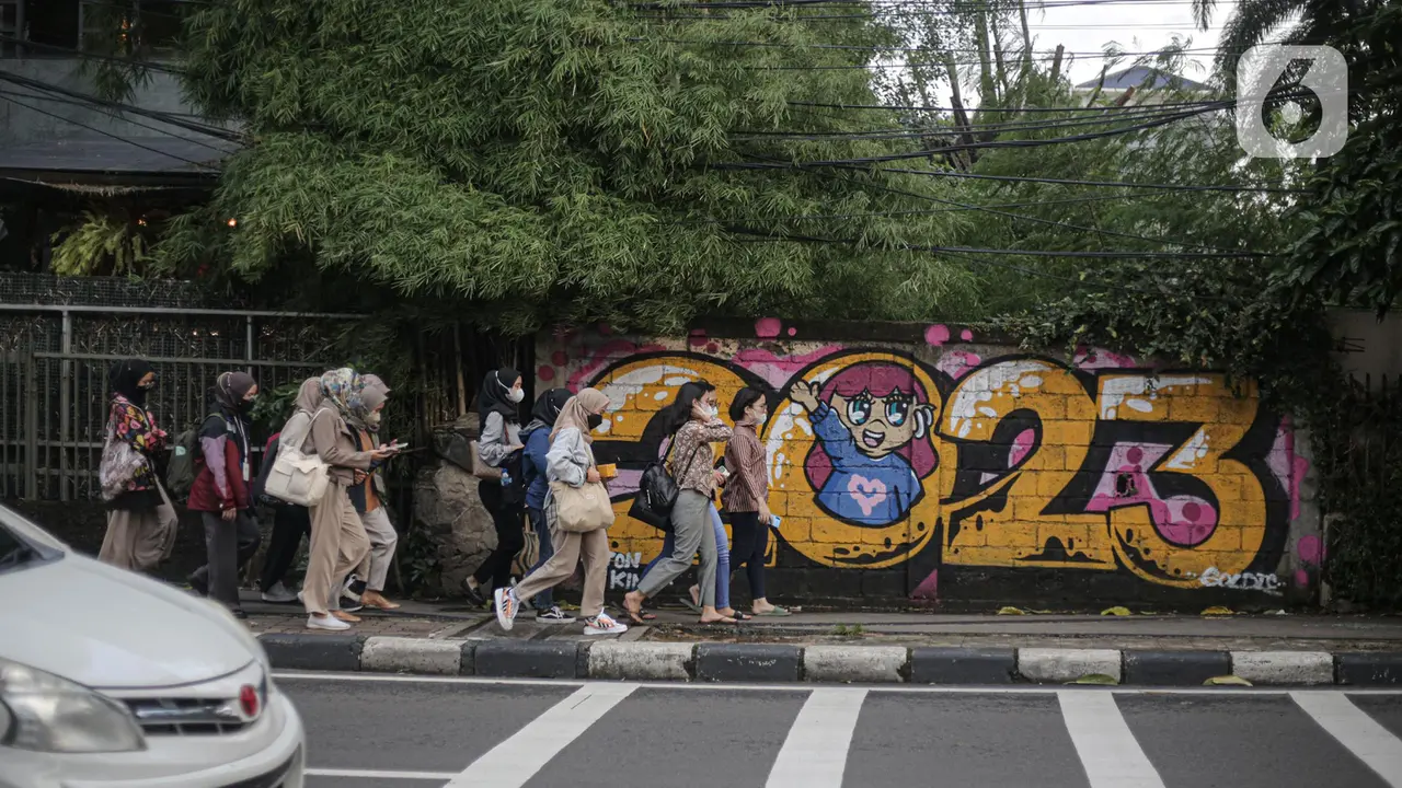 Pecabutan PPKM untuk Genjot Ekonomi 2023
