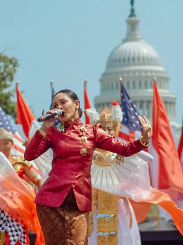 Andien Aisyah Kenakan Kebaya saat Nyanyi di Amerika Serikat