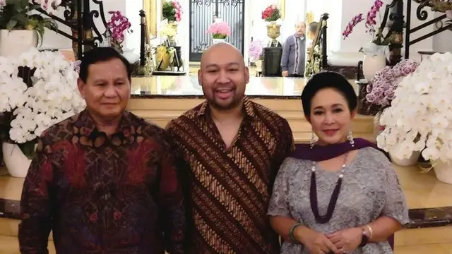 Titiek Soeharto merayakan ulang tahun ke 65 bersama Prabowo