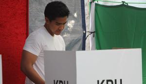Putra bungsu Presiden Jokowi, Kaesang Pangarep mencoblos di TPS 38 Kampung Tirtoyasan, Manahan, Solo. (Foto: Liputan6.com/Fajar Abrori)