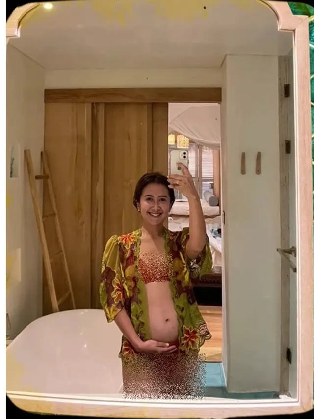 6 Potret Widi Mulia Pamer Baby Bump di Usia 43 Tahun, Curi Perhatian