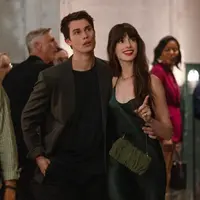 Nicholas Galitzine dan Anne Hathaway dalam film The Idea of You. [Foto: Instagram/nicholasgalitzine]