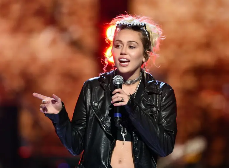 Miley Cyrus tak terima kemenangan Donald Trump. (AFP/Bintang.com)