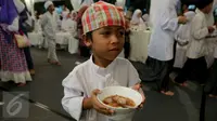 Seorang bocah saat menghadiri acara buka puasa bersama Presiden dengan ratusan yatim di Istana Negara, Jakarta, Kamis (18/6/2015). (Liputan6.com/Faizal Fanani)