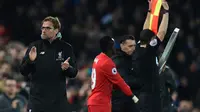 Jurgen Klopp mengaku berbicara pada wasit cadangan. (PAUL ELLIS / AFP)