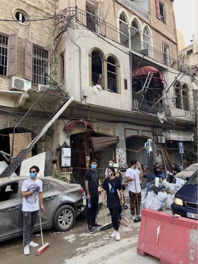 6 Momen Warga Lebanon Gotong Royong Bersihkan Kota Sisa Ledakan, Bikin Salut
