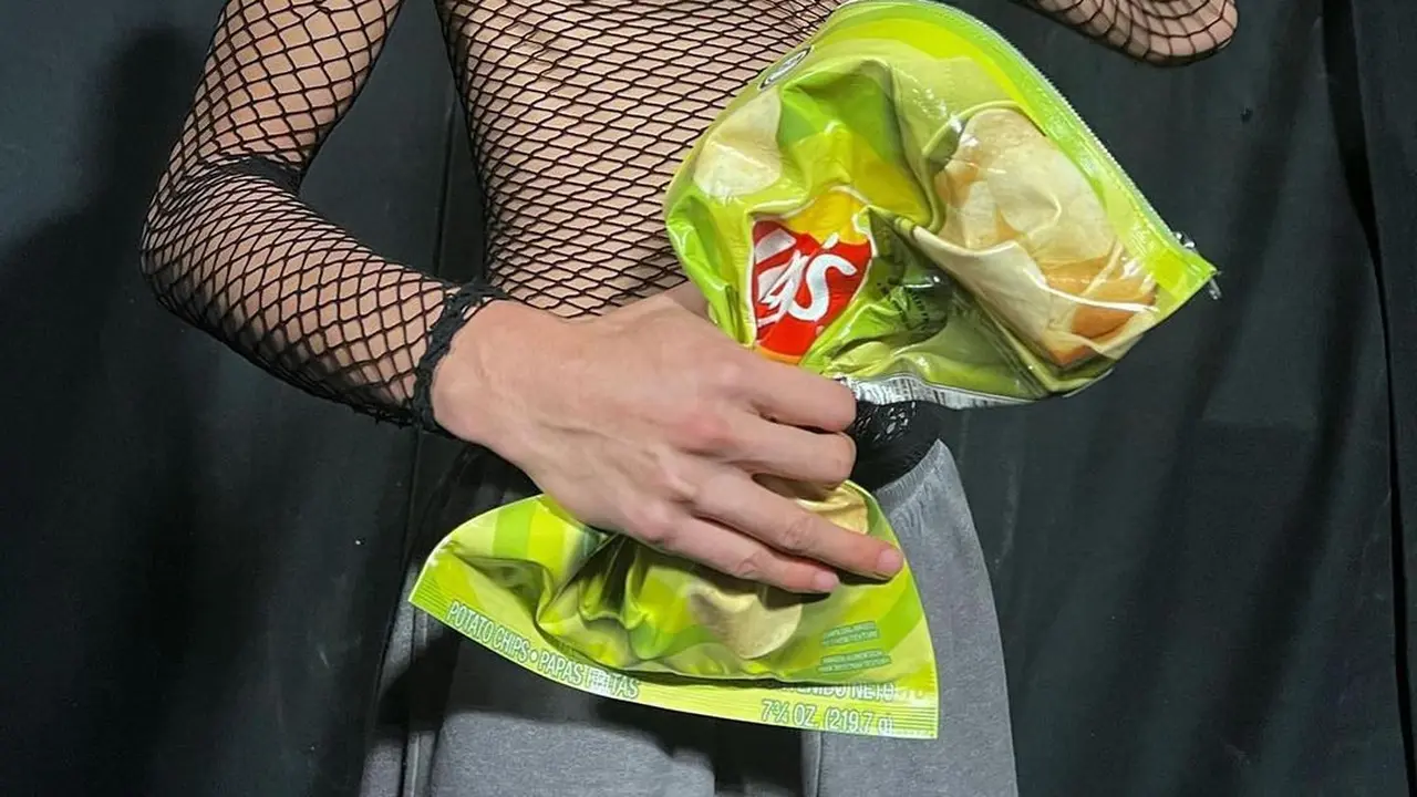 Lays Balenciaga