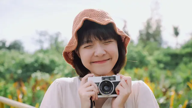 senyum bahagia