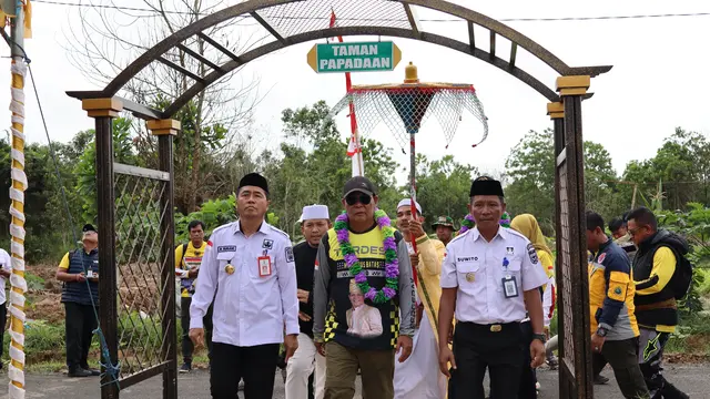 Turdes Hari Ketiga, Gubernur Kalsel Panen Sayuran Segar Bersama Warga Desa Gunung Besar
