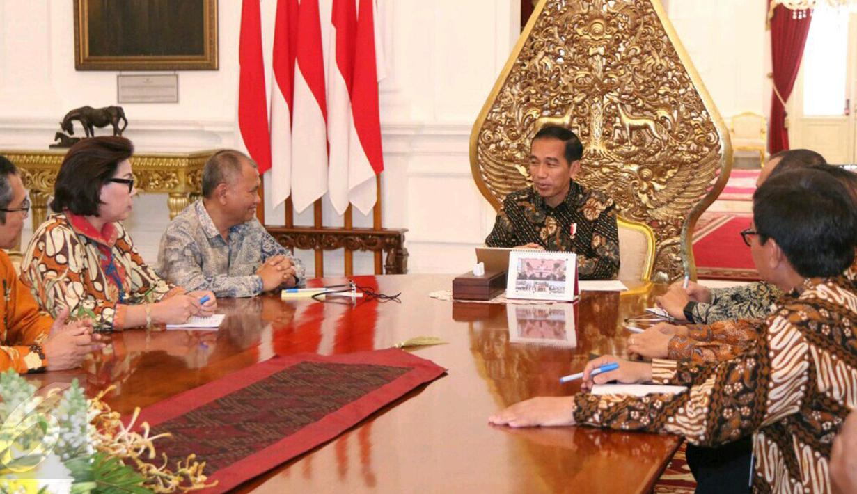 Presiden Joko Widodo (Jokowi) dan empat pimpinan KPK melakukan pertemuan di Istana Merdeka, Jakarta, Jumat (5/5). Pertemuan dengan Presiden merupakan permintaan dari pimpinan KPK untuk memberikan masukan kepada Jokowi. (Liputan6.com/Angga Yuniar)
