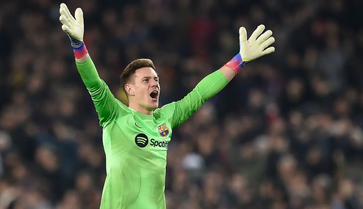 Marc-Andre ter Stegen yang kini tengah menjalani musim ke-10 bersama Barcelona juga tercatat pernah membela Timnas Jerman U-17 bersama Mario Goetze saat berlaga pada ajang Piala Dunia U-17 edisi 2009 di Nigeria. Selain Barcelona, ia juga sempat berseragam Borussia Monchengladbach usai tampil di Piala Dunia U-17 2009. (AFP/Josep Lago)