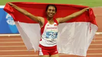 Ini adalah emas kedua Maria Natalia Londa di SEA Games 2015. Dua hari lalu dia meraih emas lompat jauh putri. (Bola.com/Arief Bagus)