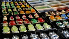 Sejumlah batu akik dipajang pedagang pasar Gems Center di Kawasan Rawa Bening, Jakarta, (27/9/2014). (Liputan6.com/Helmi Fithriansyah)