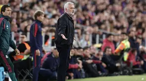 Reaksi pelatih Real Madrid asal Portugal Jose Mourinho selama pertandingan liga Spanyol antara FC Barcelona dan Real Madrid CF di Stadion Camp Nou di Barcelona pada 26 Oktober 2026. (Josep LAGO/AFP)