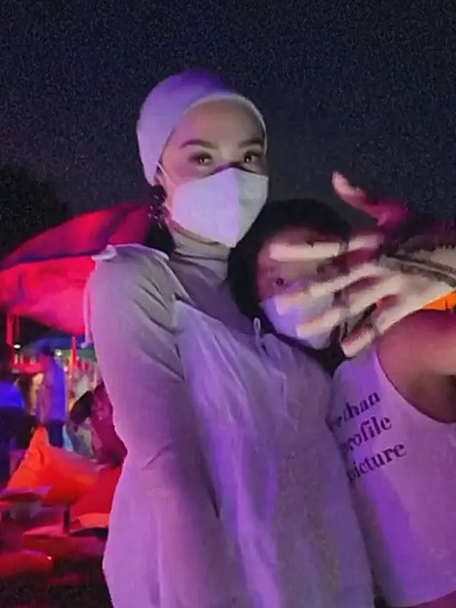 6 Potret Imel Putri Cahyati saat Liburan di Bali, Gaya Hijabnya Banjir Kritikan