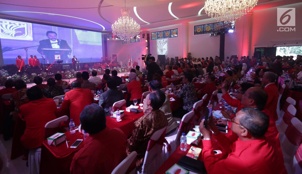 Suasana saat acara Syukuran PKPI di Cipayung, Jakarta, Jumat (29/12). Hendropriyono mengungkapkan ramalannya soal siapa yang menjadi Presiden dan Wakil Presiden 2019-2024. (Liputan6.com/Faizal Fanani)