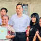 Menteri ATR/Kepala BPN juga menyerahkan sertifikat untuk warga di Kota Manado.