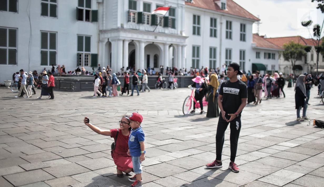 Foto Libur Sekolah Kota Tua Jakarta Dipadati Wisatawan