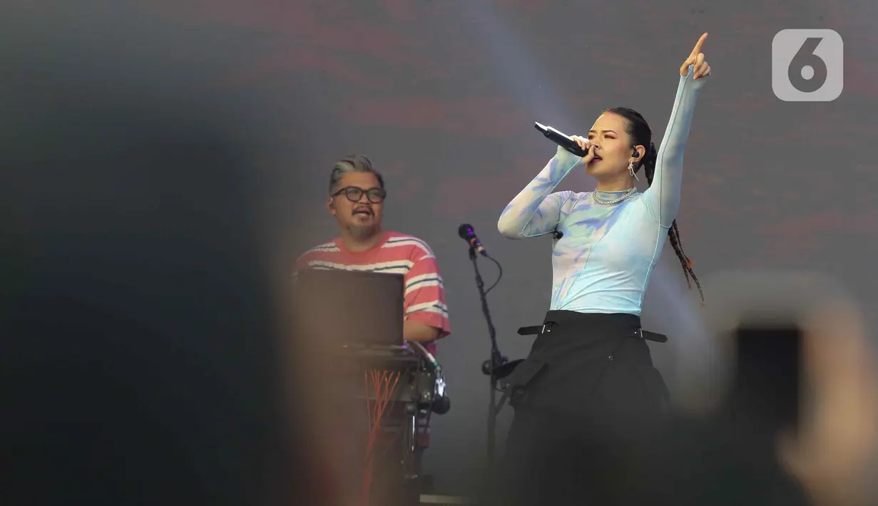 Salah satunya saat lagu Mantan Terindah dibawakan dengan apik oleh penyanyi berusia 34 tahun ini. (Liputan6.com/Herman Zakharia)