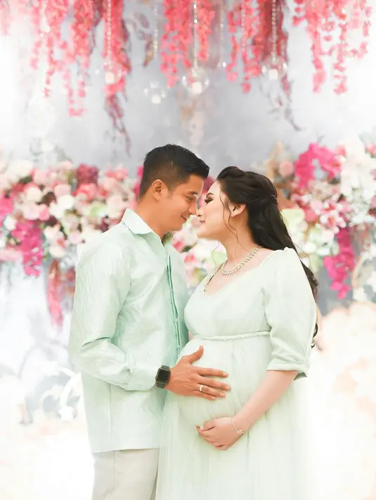 Adly Fairuz dan Angbeen Rishi (Instagram/angbeenrishi)