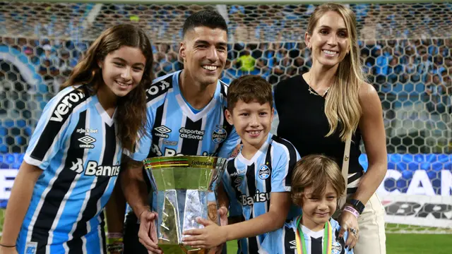 Foto: Belum Usai, Luis Suarez Persembahkan Gelar Juara untuk Gremio Melalui Golnya