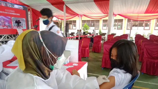 Vaksinasi pelajar di Balikpapan Kaltim.