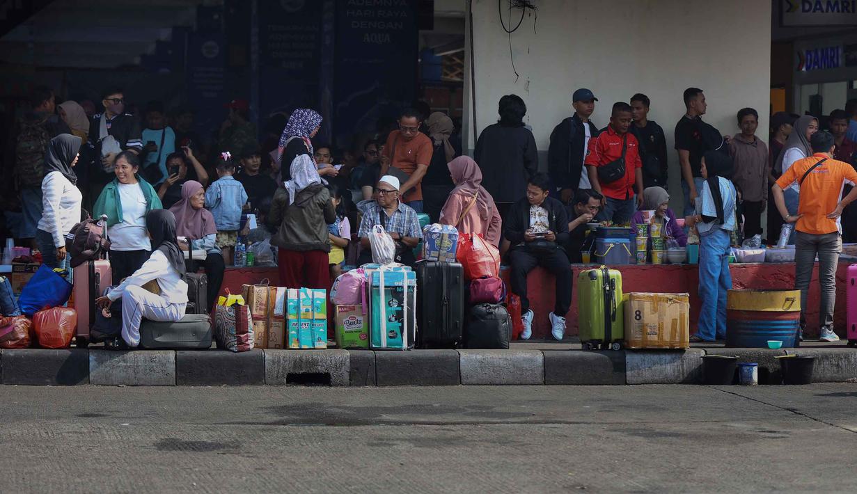 Kepala Terminal Kampung Rambutan, Revi Zulkarnain mengatakan Rabu (18/3/2026) termasuk salah satu puncak mudik Lebaran 2026.