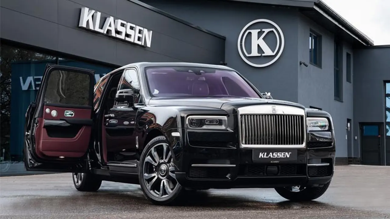 Rolls-Royce Cullinan ini dibanderol Rp 14,1 miliar