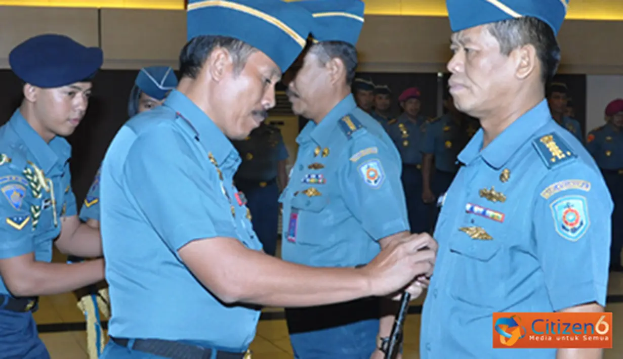 Citizen6, Surabaya: Setijab yang digelar secara sederhana di Gedung RE. Martadinata tersebut, dipimpin langsung Dankobandikal Laksamana Muda TNI Djoko Teguh Wahojo. (Pengirim: Penkobangdikal)
 