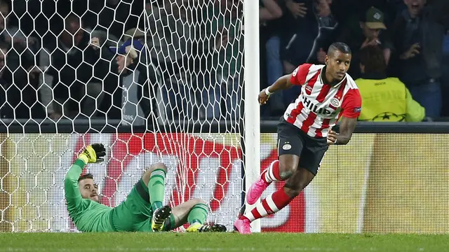 Gol kemenangan PSV Eindhoven yang dicetak oleh Luciano Narsingh membawa timnya mengalahkan Manchester United dengan skor 2-1 di Liga Champions, Selasa (15/9/2015).