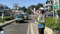 Arus lalu lintas di kawasan Puncak hingga Cianjur, Jawa Barat lancar. (Liputan6.com/Achmad Sudarno)