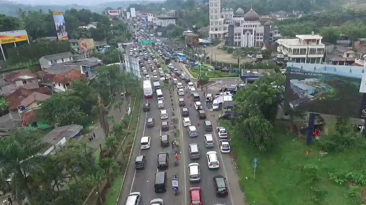 Puncak macet di libur akhir pekan dan jelang Nyepi