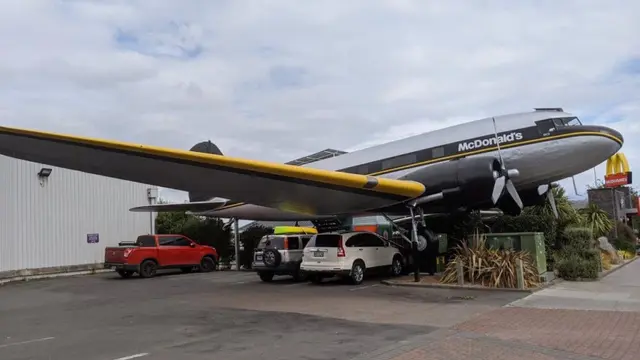 Unik, McD Buka Gerai di dalam Pesawat Jet