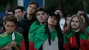 Berharap dengan kehadiran gol dari Cristiano Ronaldo membuat fans cantik Portugal tampak penuh kegelisahan. (Bola.com/Vitalis Yogi Trisna)