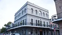 Bangunan yang terletak di New Orleans, Louisiana ini berusia hampir 200 tahun namun tetap kokoh berdiri setelah melalui sejumlah renovasi.